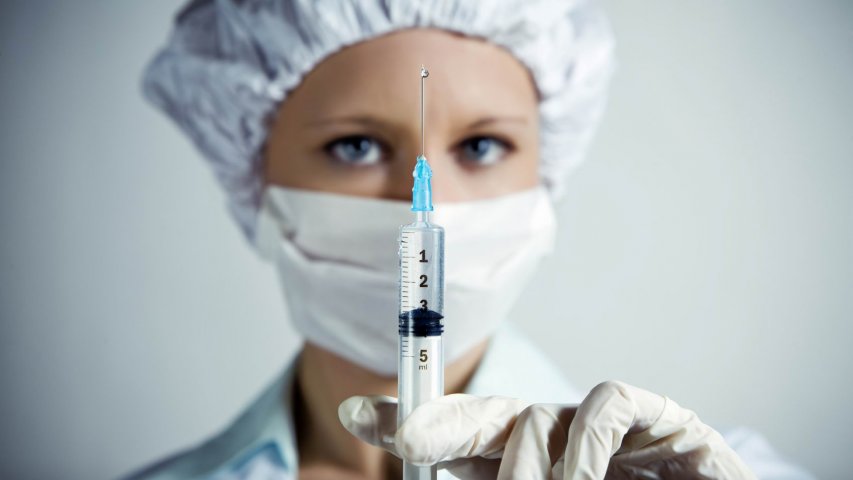 Хто вперше ввів вакцину людині?